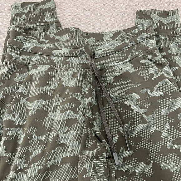 Lululemon Jogger-Authentic-NWOT - Picture 5 of 5